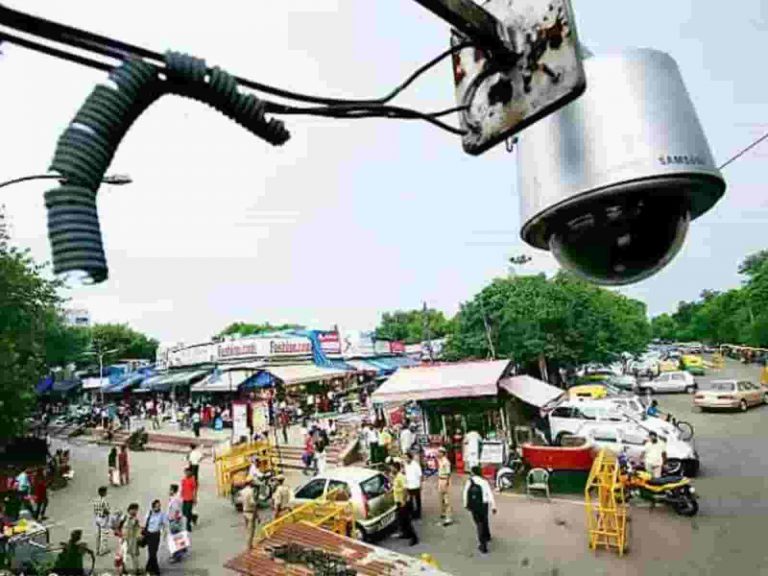 Delhi CCTV Traffic Signal Collapsed A Family