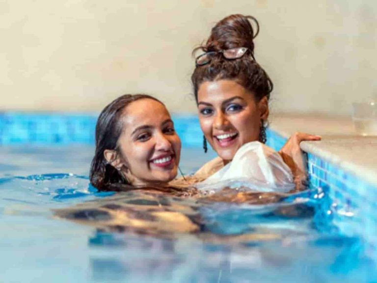 Tejaswi And Anisha Pool Romance