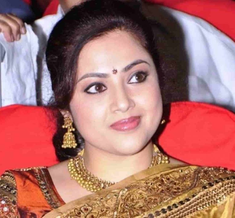 Heroine Meena To Playing Mother role