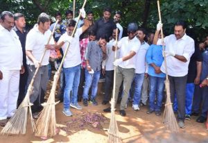 mahanubhavudu movie team in swachh bharat event