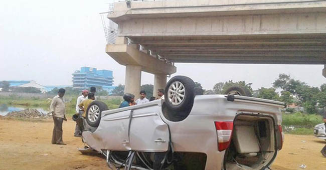 Car Falls-Off From An Unfinished Bridge – 3 Dead
