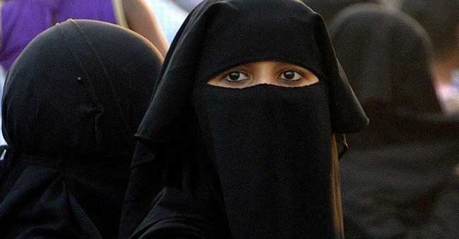 Triple Talaq on phone | Man divorces his wife after 25 days of marriage.