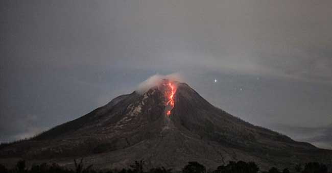 Thousands run off fearing possible Bali Volcano eruption