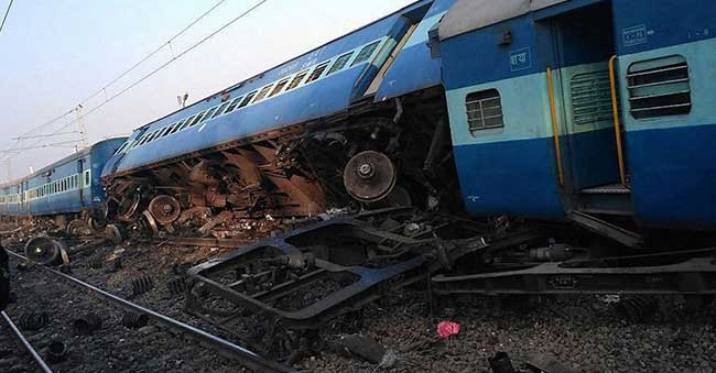 13 Coaches of Vasco De Gama Patna Express derailed | 3 Dead and over 100 Injured