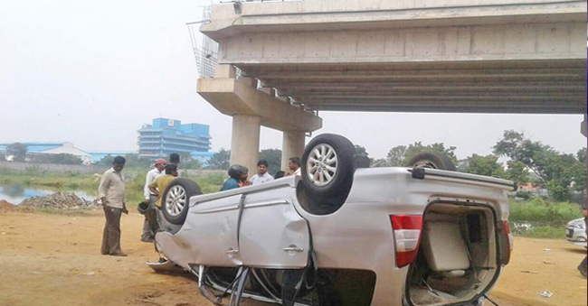 car falls-off from an unfinished bridge – 3 dead
