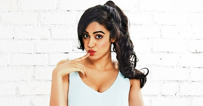 Adah Sharma refuses a fan’s kiss request | Shockingly, Twitter trolls her
