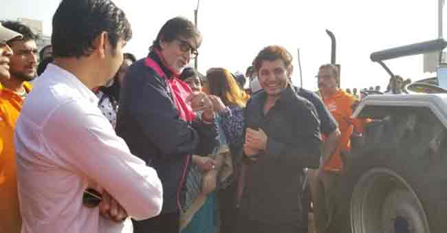 Amitabh Bachchan Gifts Tractor…