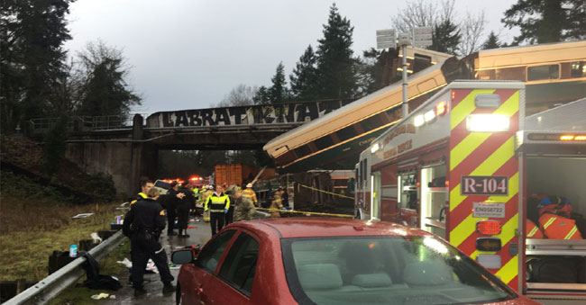 Amtrak Passenger train derails on the highway in Washington- 6 dead, toll to rise!