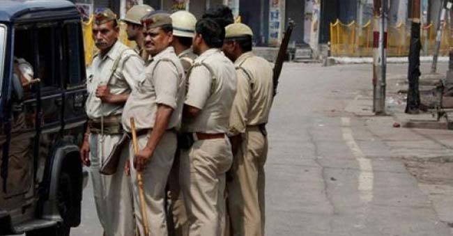 Revolver Rani – Wife saves husband!