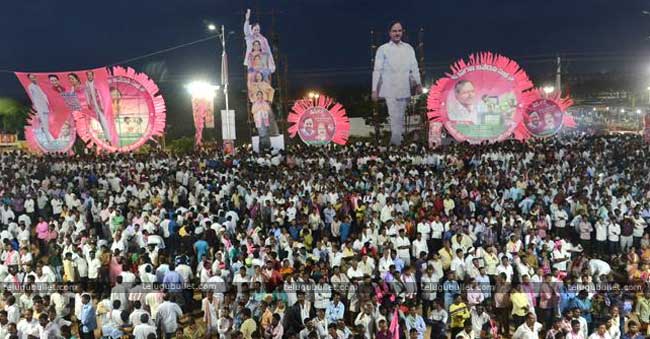 even booze and biryani failed to attract crowds for trs sabha