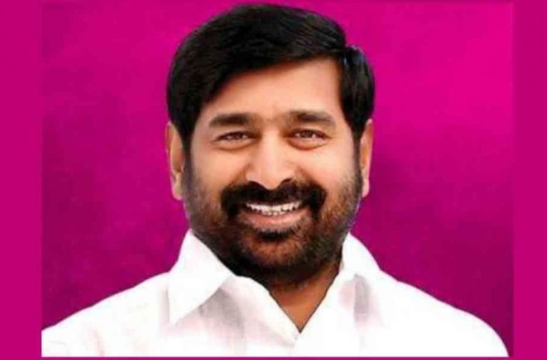 Minister Jagadish gets struck in elevator in Bhuplaplly