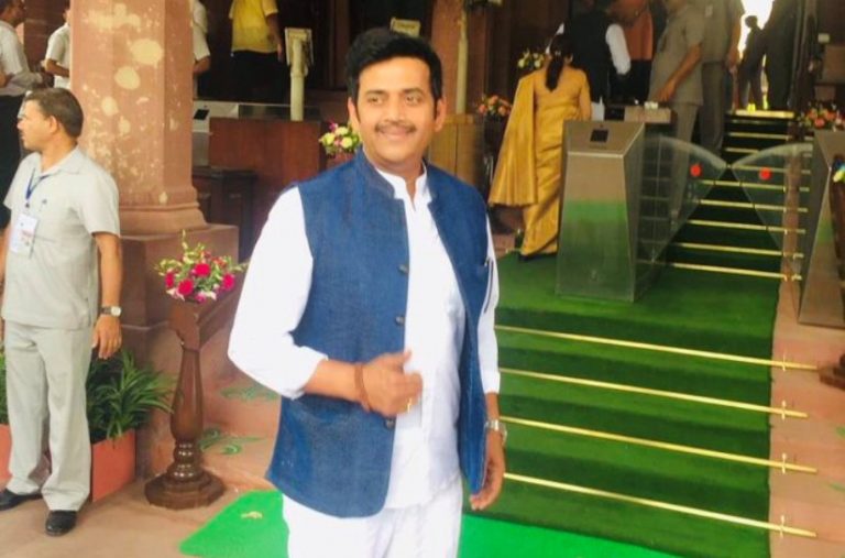 BJP MP & Bhojpuri star Ravi Kishan sang a song in Bhojpuri in Lok Sabha