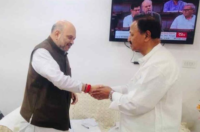 Delhi: Senior TRS leader D. Srinivas met with Amith Shah