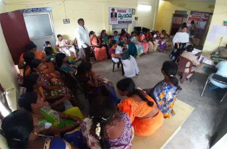 The police captured Asha workers to  stop the Chalo Vijaywada protest