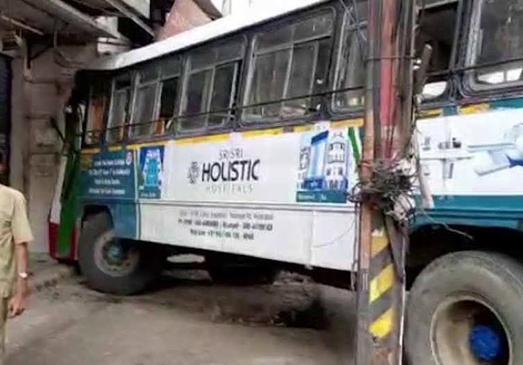 Hyderabad: TSRTC bus rams into a metro pillar at Ameerpet