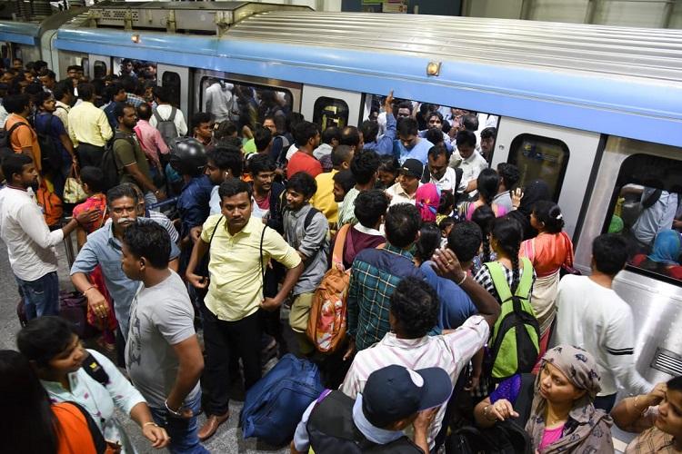 Tsrtc strike hyderabad metro rail sees 4 laks footfall, as protests continue