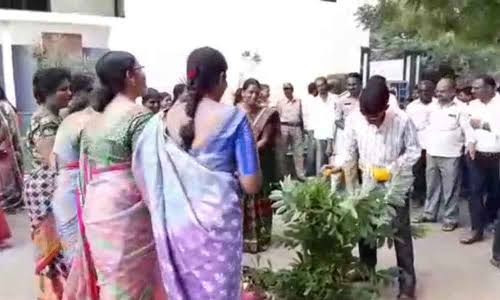 RTC workers attempt to lay siege to MLA Gampa Govardhan house in Kamareddy