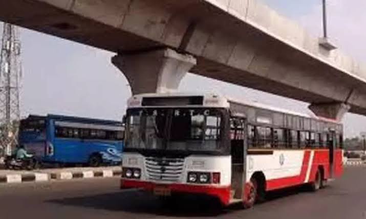 Hyderabad: Tension prevails at Kukatpally after RTC bus rams into another