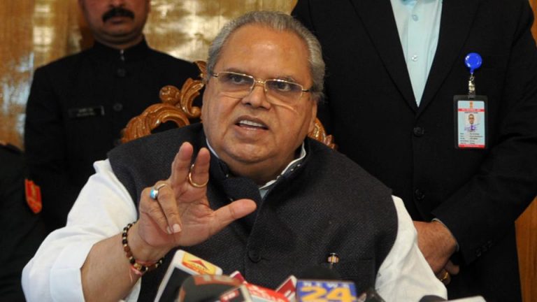 Kashmiri leaders did not lose their own to terrorism: Governor