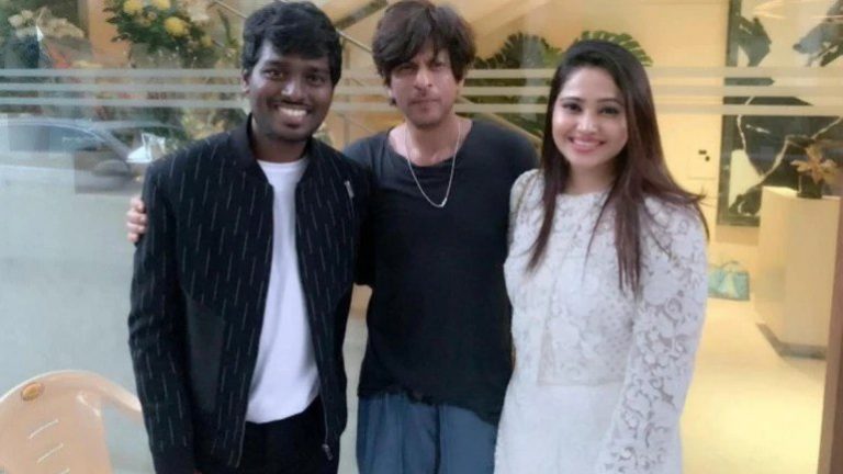 Shah Rukh Khan chills with Directors Vetri Maaran and Atlee
