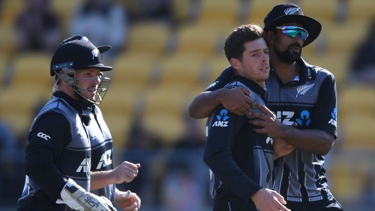 New Zealand take 2-1 lead as England crumble in chase