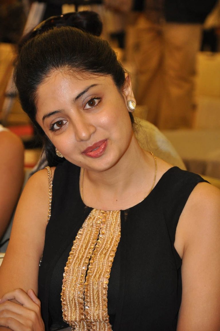 Deletes tweet after a while! : Poonam Kaur applauds govt on Disha’s accused encounter in Twitter