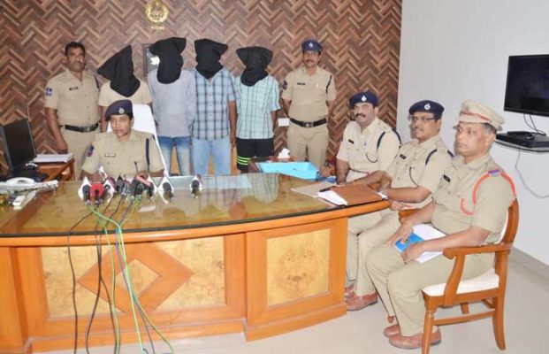 Four-member gang held for smuggling ganja in Mahbubnagar