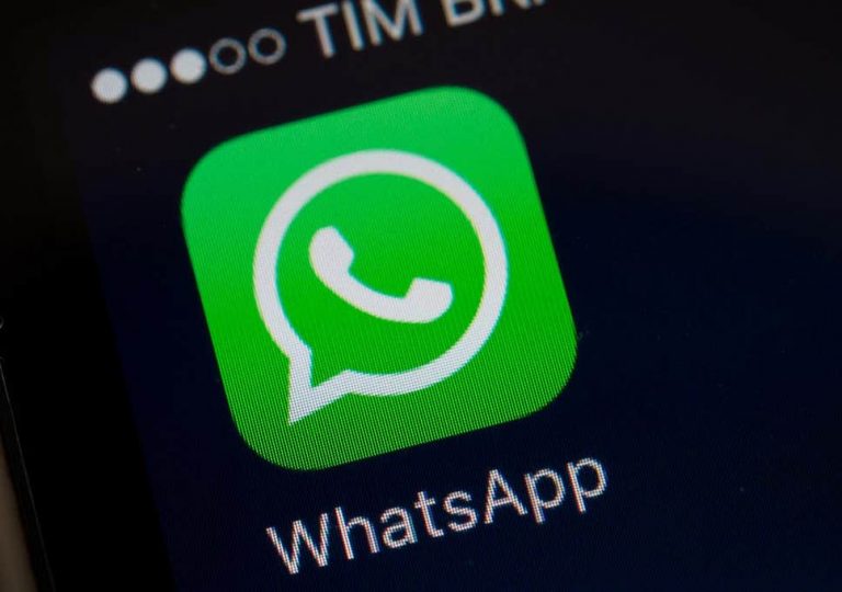 WhatsApp Dark Theme Spotted in Latest Beta, Stickers Updated
