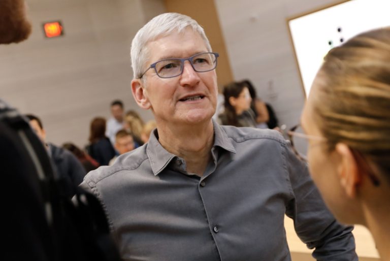 Tim Cook Sees Pay Decrease Due to Apple Performance