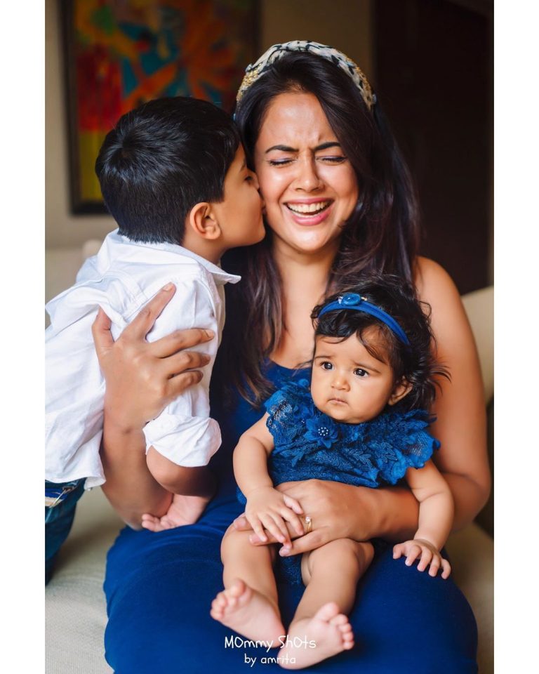 Actress Sameera Reddy Spending with her kids