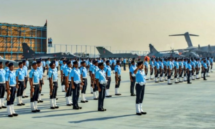 Chinese chopper spotted near LAC, India rushes fighters to border