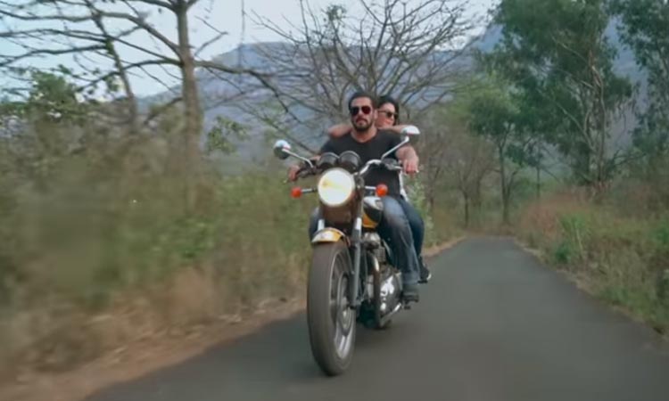 Salman Khan releases his romantic ballad ‘Tere bina’