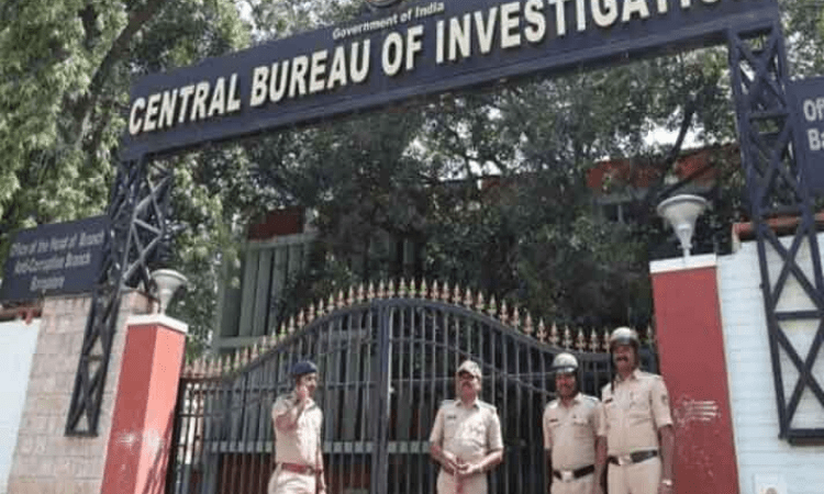CBI arrests Delhi Police SHO, 2 constables in graft case