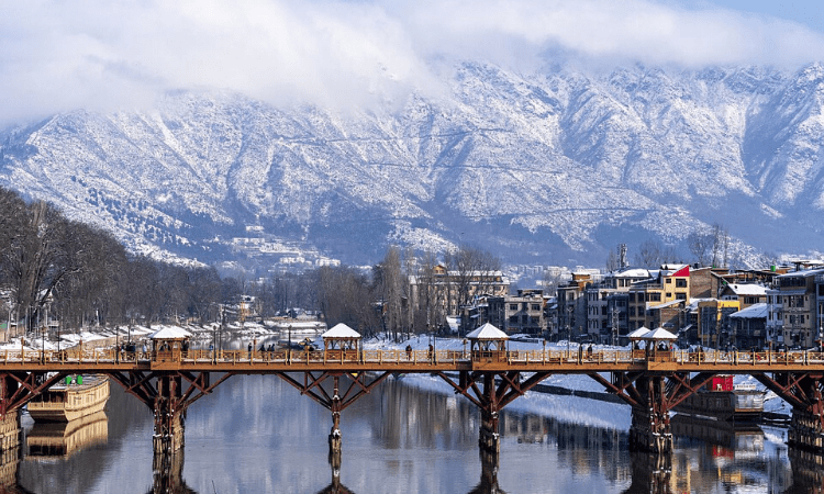 Kashmir authorities dispel alarmist rumours about stock building