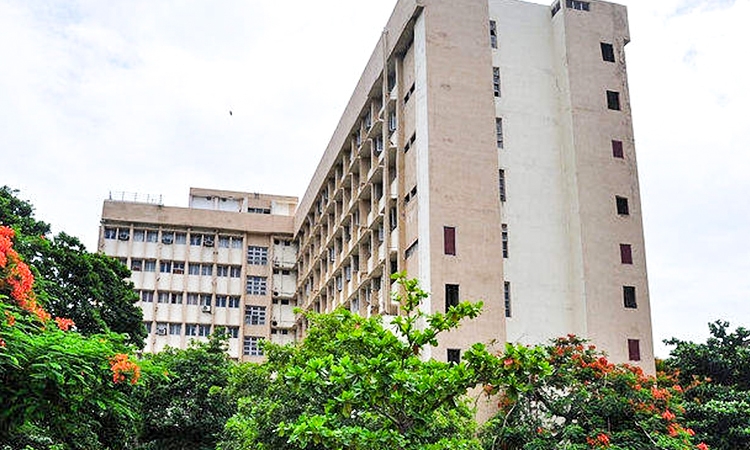Stanley Hospital probe denies body kept for hours next to patient