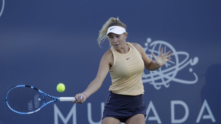 Amanda Anisimova victory over fellow American Caroline Dolehide