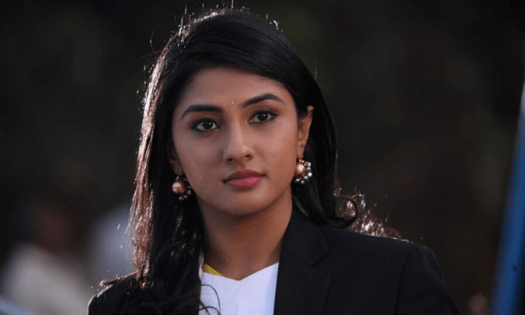 Ragini Prajwal On Debut Film The Most Excited Person Is My Father In Law Telugu Bullet