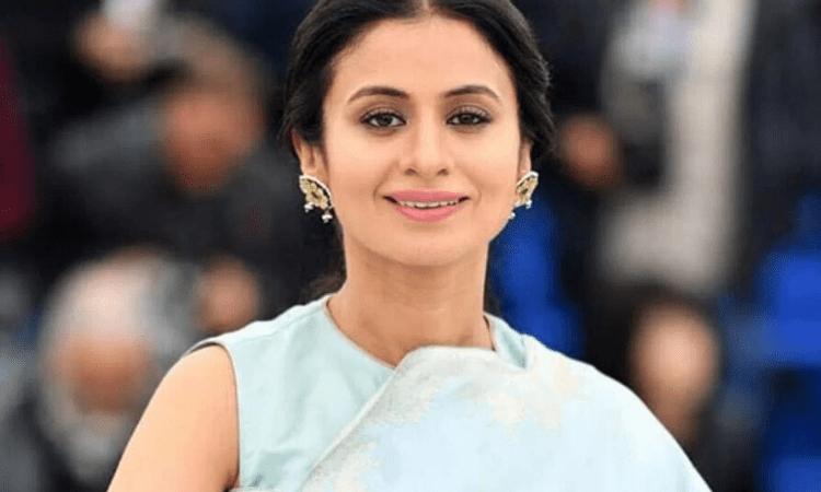 How Rasika Dugal would react on getting a bag full of money