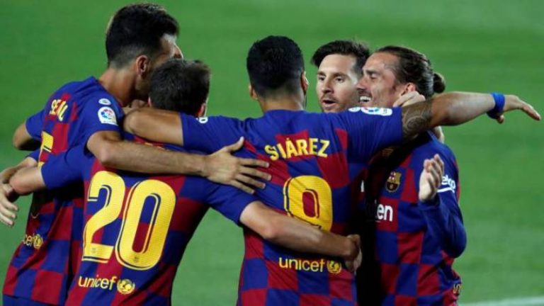 Barcelona kept their faint title hopes alive