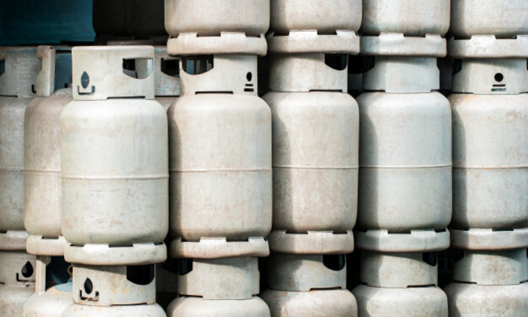 Marginal hike in price of non-subsidized LPG cylinder (Ld)