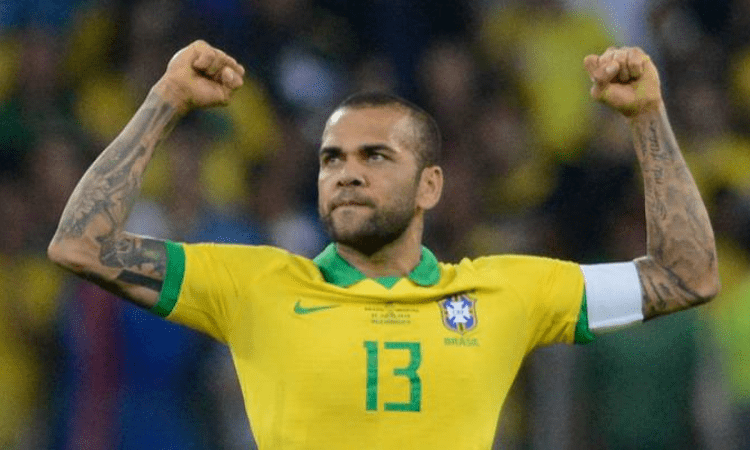 Dani Alves undergoes surgery on broken arm