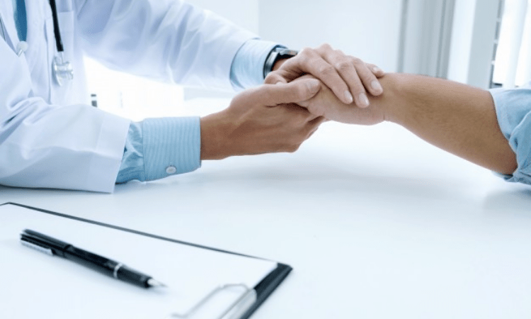 Study reveals why walking to work better for health