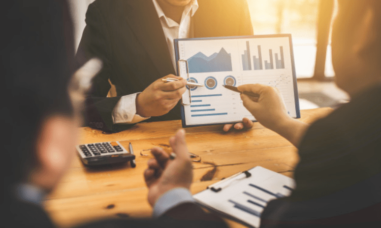 Rise in US weekly jobless claims cast shadow on labour market recovery