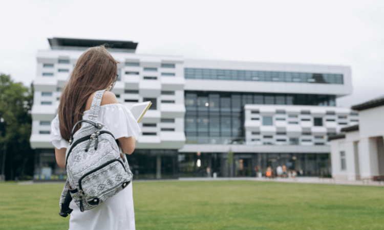 US student killed in UP accident (Ld)