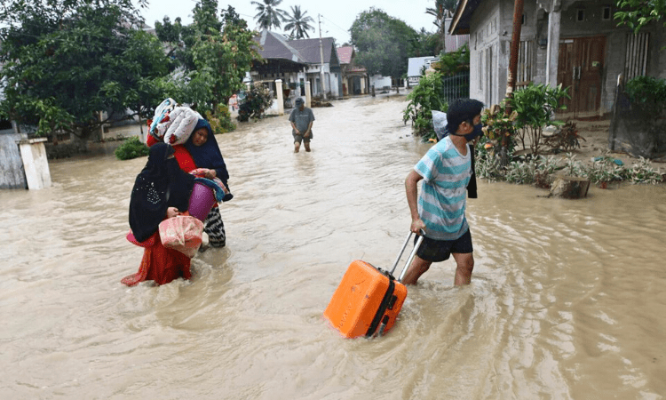 N.Korean premier inspects recovery work from flood damage
