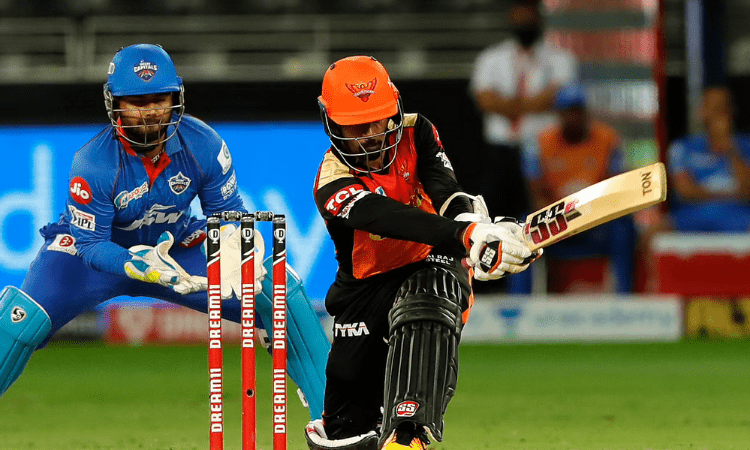 SRH hammer DC by 88 runs, stay alive in race for playoffs