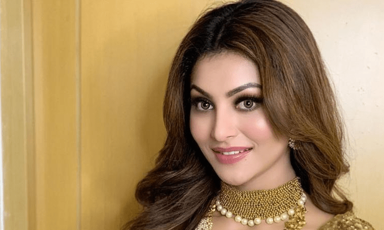 Urvashi Rautela paints the town sizzling red