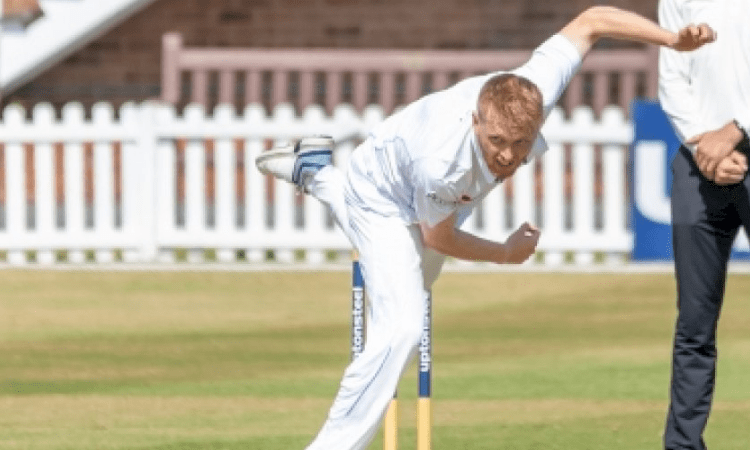 Leicestershire sign seamer Ed Barnes from Yorkshire