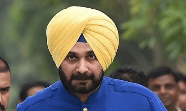 Sidhu stopped by police at Delhi entry point