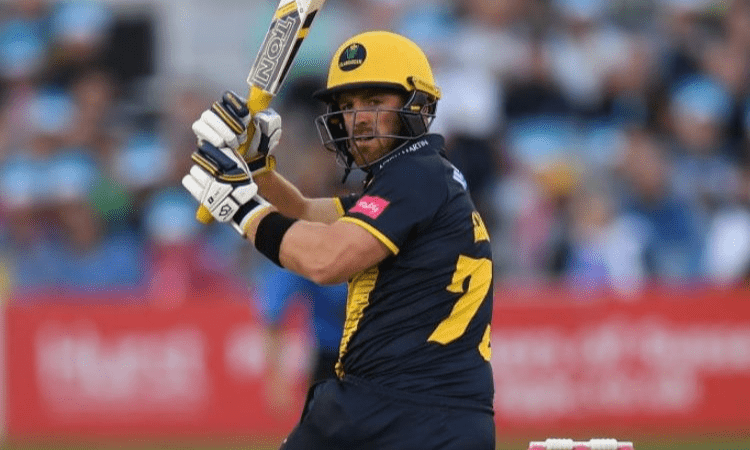 David Lloyd to stay at Glamorgan until 2023